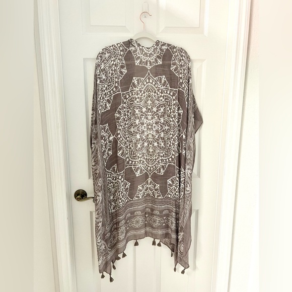 NWT Women’s Kimono - Picture 2 of 3